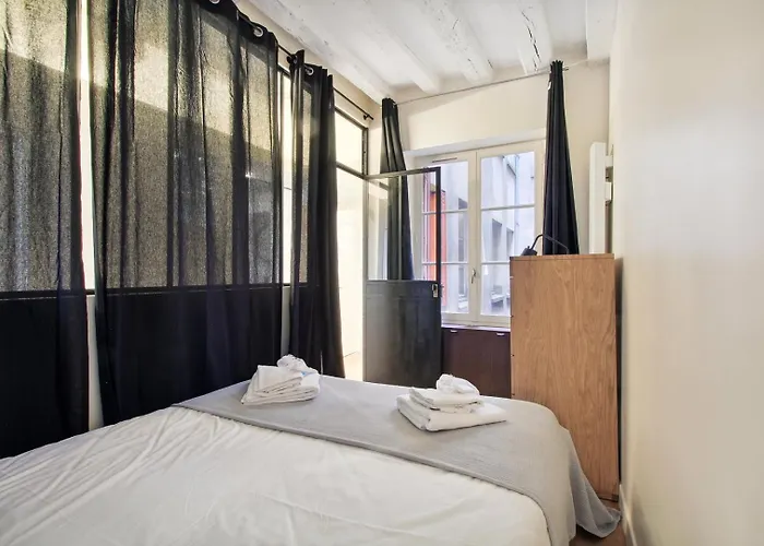 256 Rosiers - Superb In Paris. * パリ