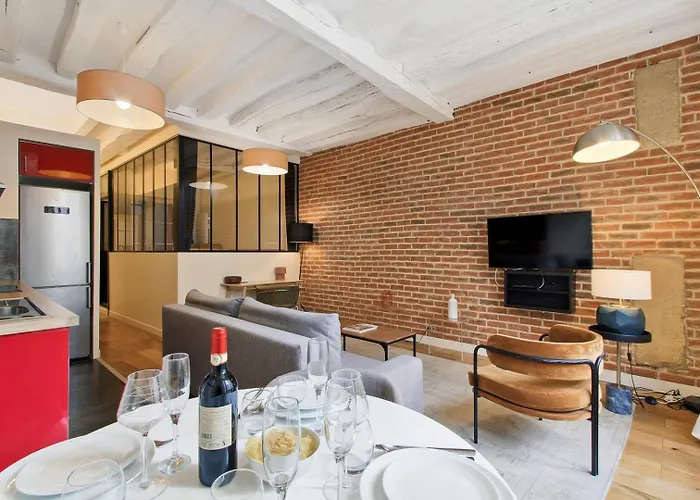 256 Rosiers - Superb In Paris.