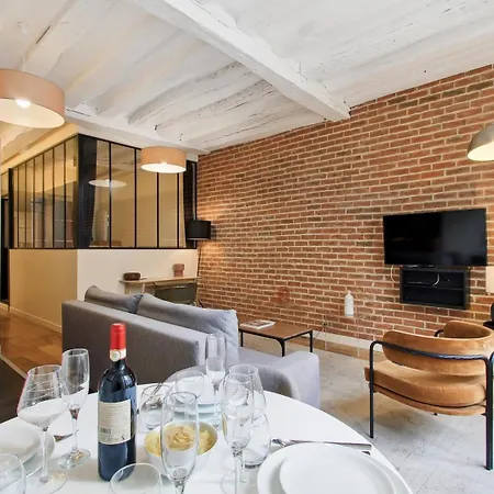 256 Rosiers - Superb In Paris.