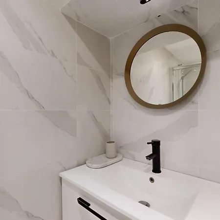 256 Rosiers - Superb In Paris. Παρίσι